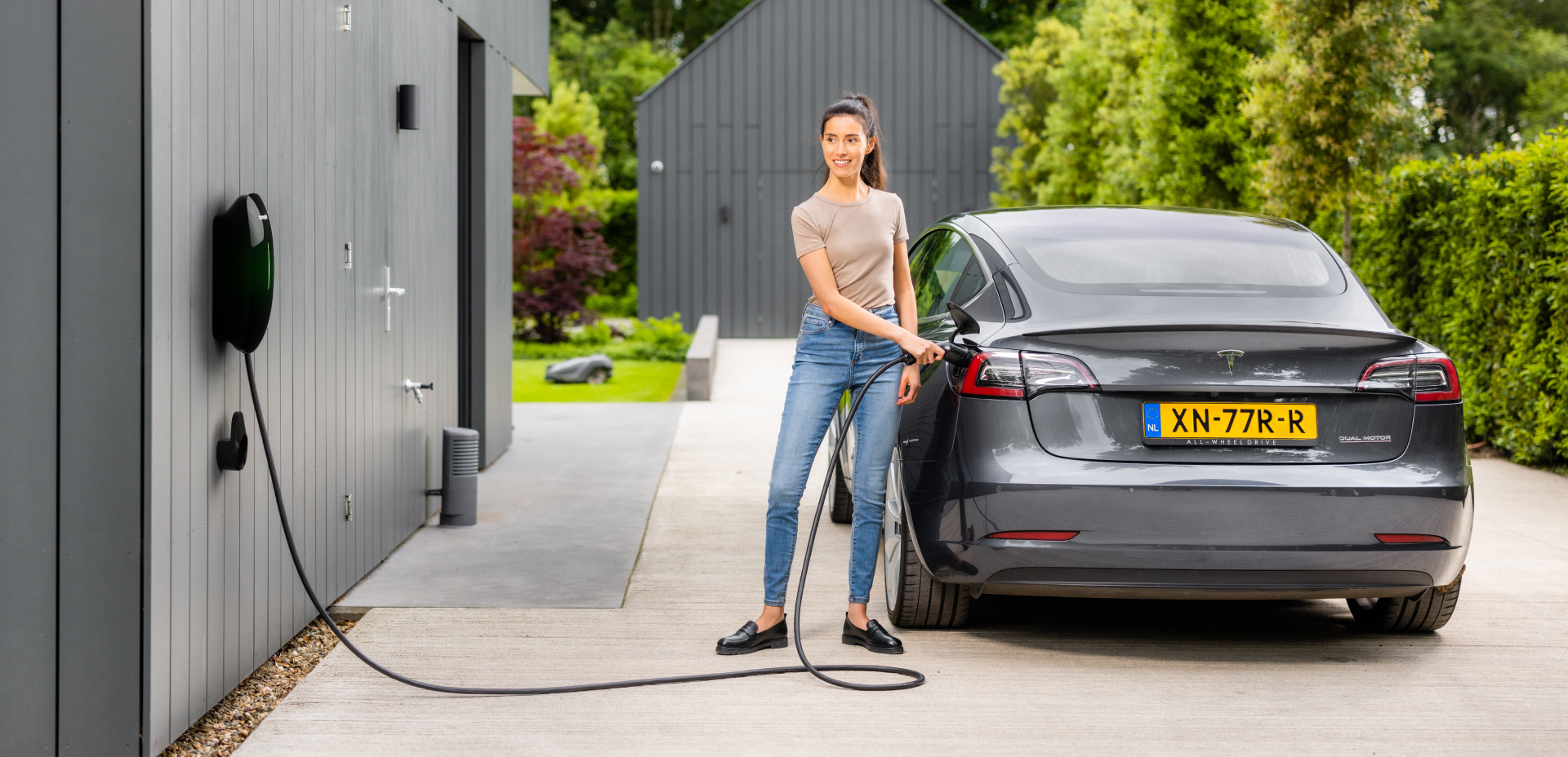 laadpaal met zonnepanelen