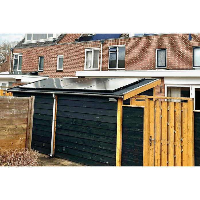 4 zonnepanelen met stekker