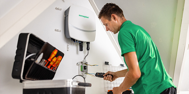 zonnepaneel met omvormer